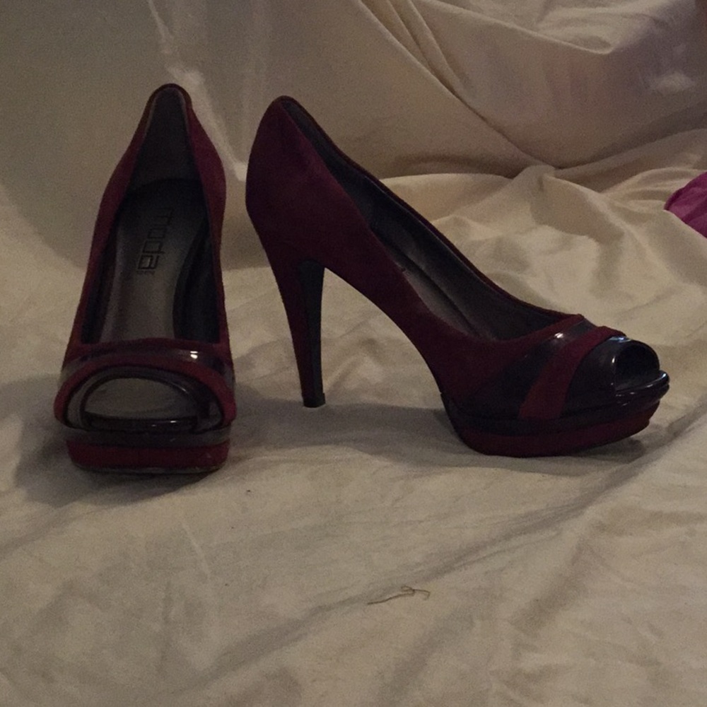 Peep toe pumps!